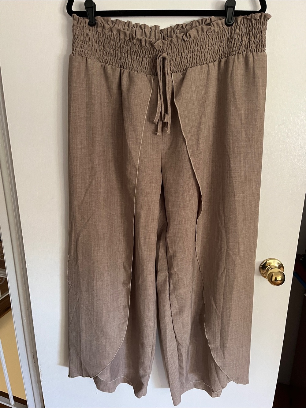 Smocked Waist Wide-Leg Women’s Short Pants — Taupe